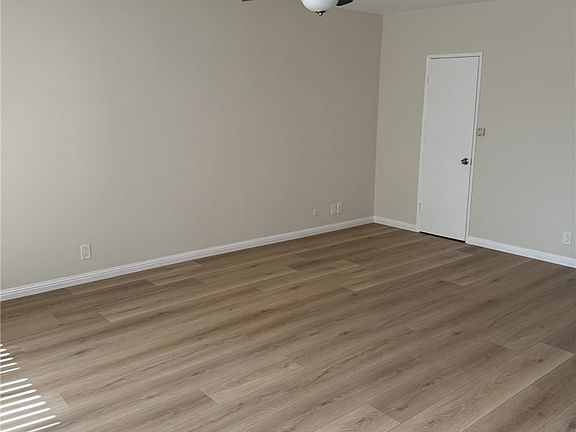 3rd image of 1626 N Kingsley Dr APT 6