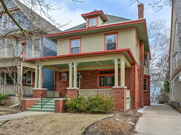 2754 North Hackett AVENUE, Milwaukee, WI 53211