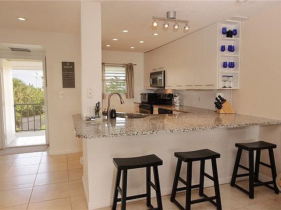 4th image of 1550 NE Ocean Blvd APT C302