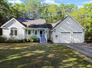 5 Little Village Ln, Belgrade, ME 04917