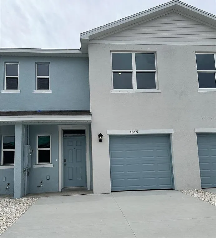3 bed, 2.5 bath, 1463 sqft, $2,500 — Photo 1