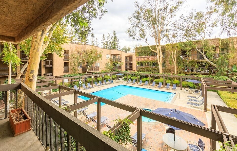 1st image of 22100 Burbank Blvd Unit 213B