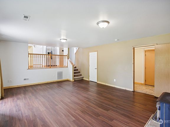 4th image of 5307 64th Avenue NE
