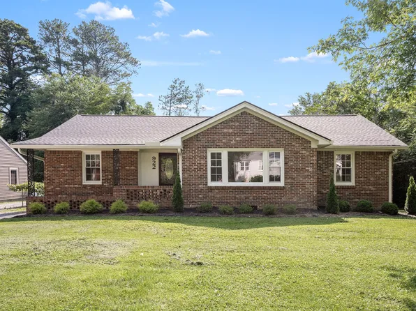 922 McKellar Dr, Tullahoma, TN 37388