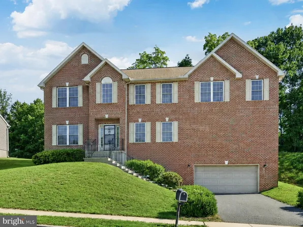 15 Sawgrass Dr, Reading, PA 19606