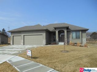 19044 Cuming Cir, Elkhorn, NE 68022