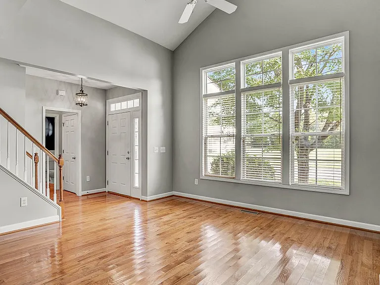 606 Center St — Photo 13