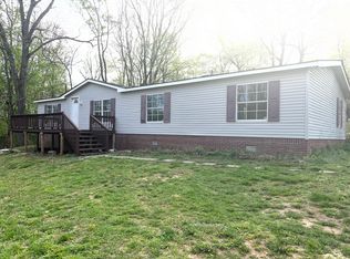 200 Holland Dr, Burns, TN 37029