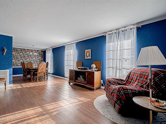 3rd image of 4322 Black Locust Drive