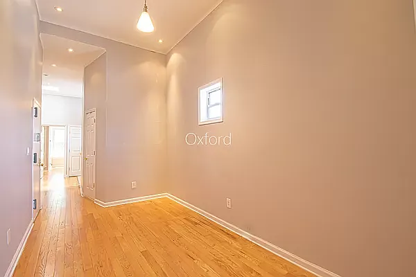 Rented by NYC LUXURY APT RENTALS CO LLC | media 9