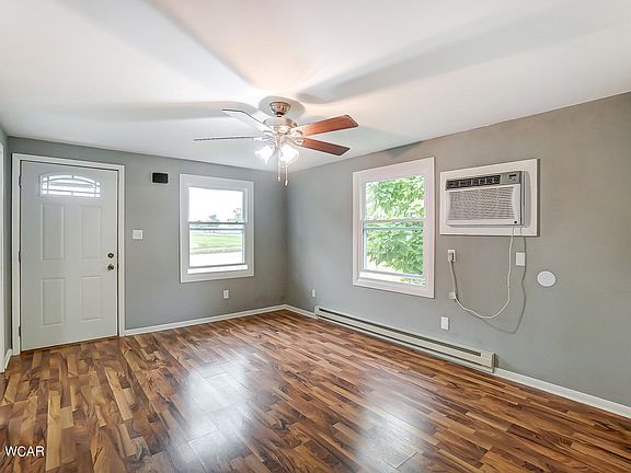 4th image of 205 N Race St