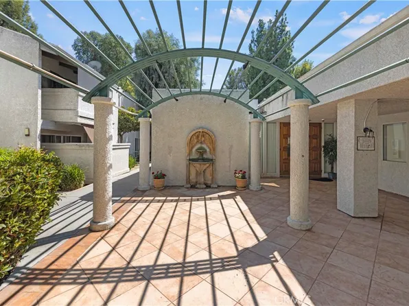 20134 Leadwell St Unit 303, Winnetka, CA 91306