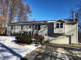 134 Bracken Rd, Schaghticoke, NY 12154