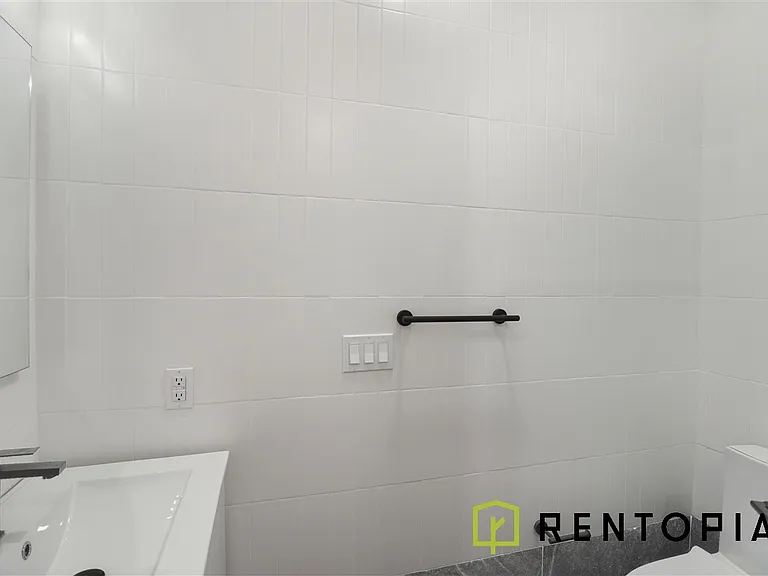 49 Borinquen Pl #3A — Photo 3