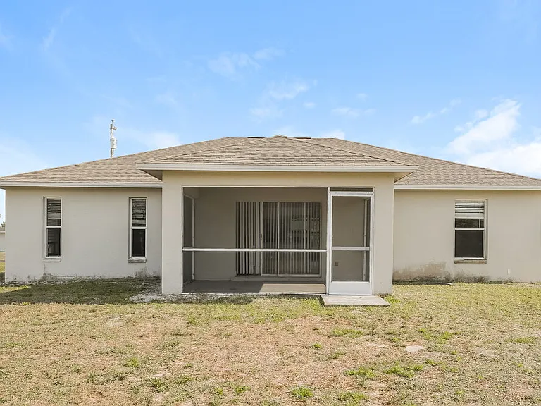 845 SW 37th Ln — Photo 16