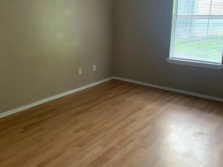 1112 W Rochier St — Photo 3