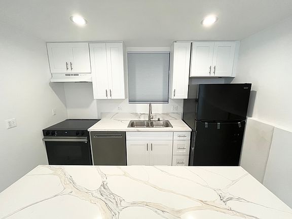 3rd image of 419 S Clark Dr #A