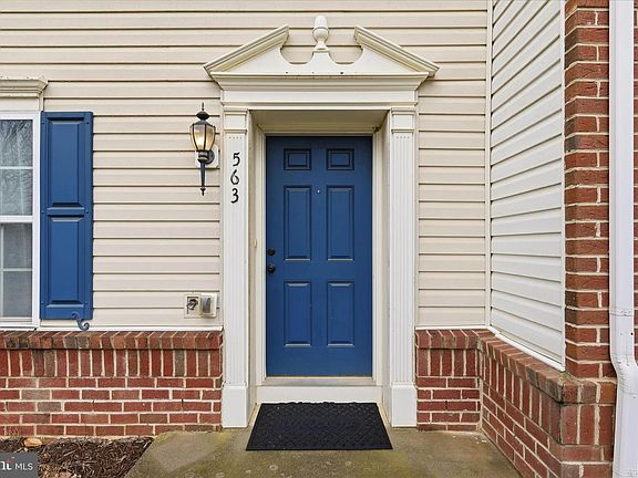 4th image of 563 Lord Fairfax St