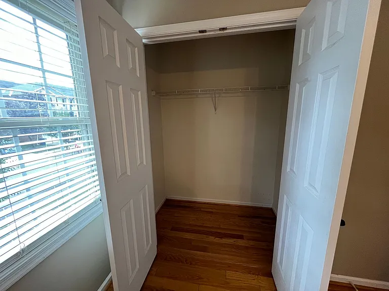 696 Wyndhurst Dr — Photo 30