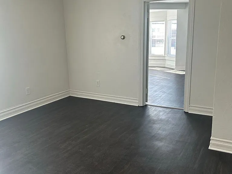 301 N Queen St — Photo 25