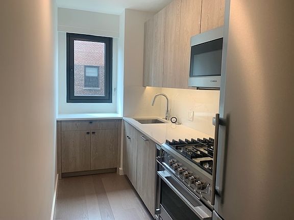4th image of 220 E 72nd St APT 8A