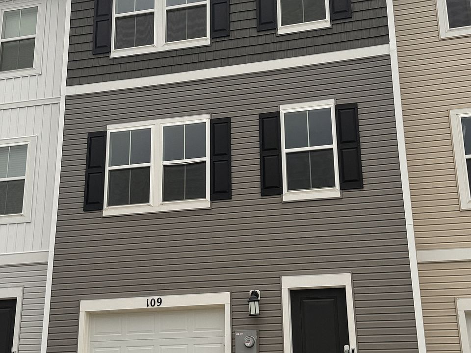 1st image of 109 Brashear Ct #1