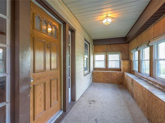 2nd image of 3229 Barnett Ave