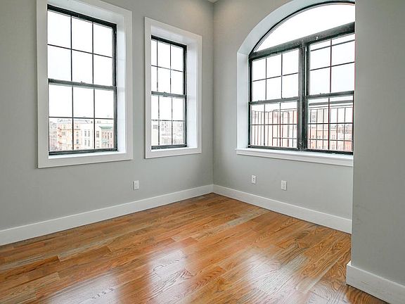 5th image of 196 Montrose Ave #5B