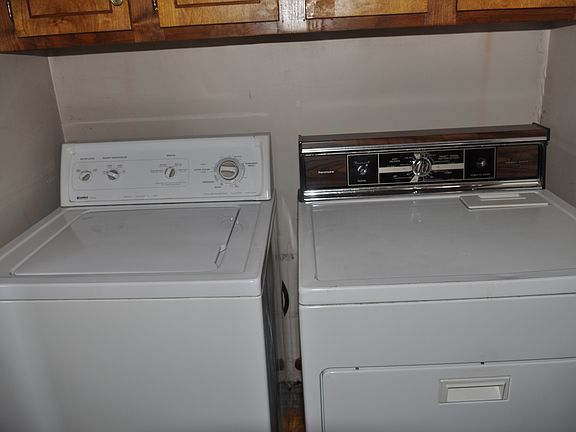 3rd image of 253 E Main St #6