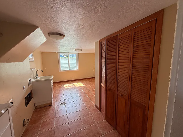 1402 W Lemp St — Photo 30