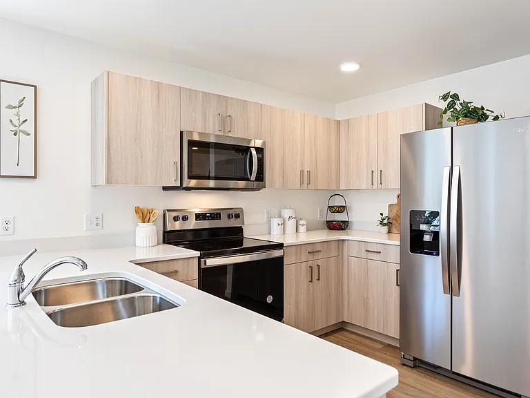 665 E Badger Rd — Photo 21