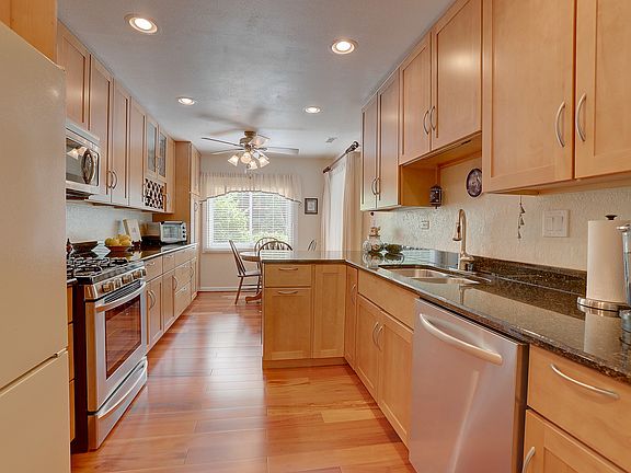 5th image of 411 Ramblewood Dr APT D
