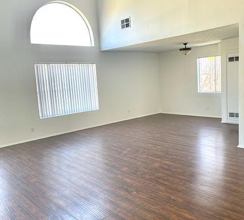 4th image of 8-5312 Cartwright Ave #8