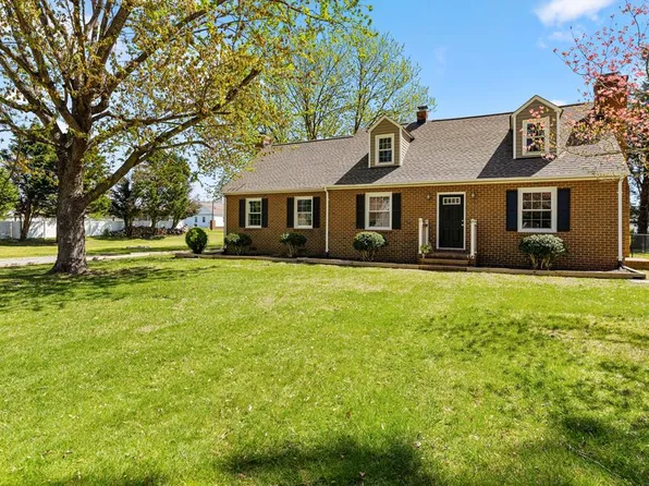 325 Lakeside Dr, Warsaw, VA 22572