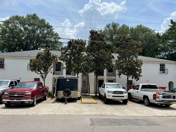 2nd image of 600 E University Ave APT 7