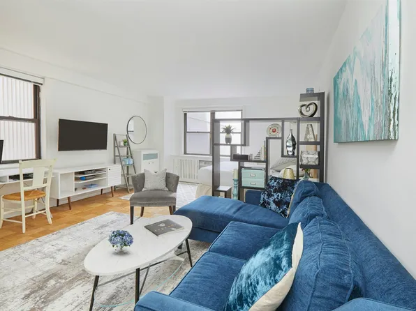 330 Third Avenue 3K image 2 of 10