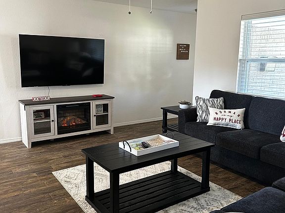 SmartTV and heat-producing electric firelplace