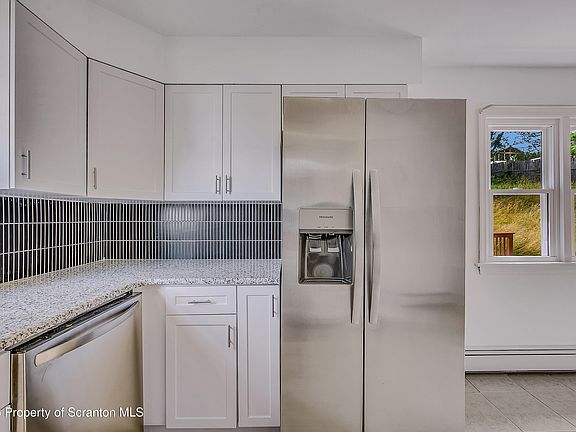 3rd image of 1210 Monroe Ave
