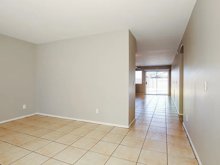 3326 W Shumway Farm Rd — Photo 3