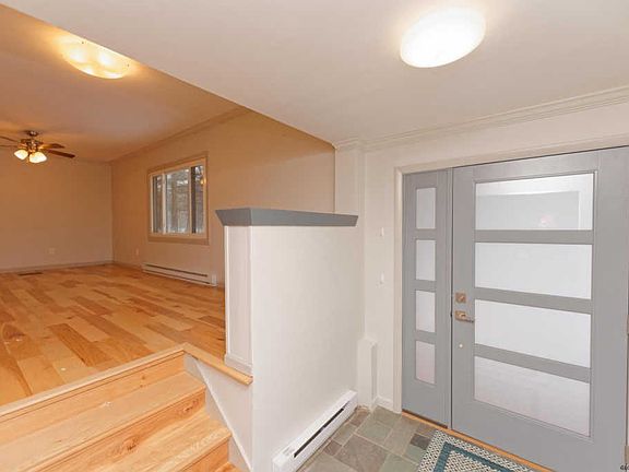 3rd image of 832 King Rd