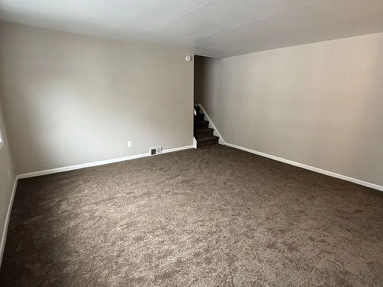 29 Beverly Ave — Photo 3