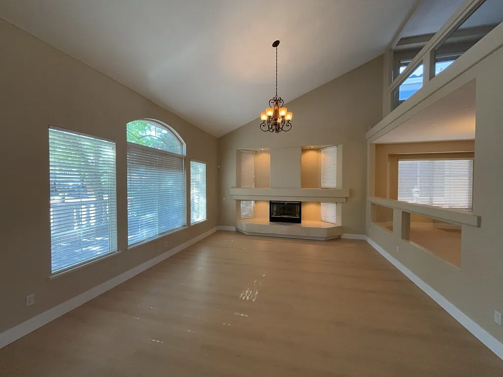 5 bed, 3.5 bath, 5440 sqft, $4,700 — Photo 4