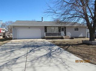 405 S Elm St, Blue Hill, NE 68930
