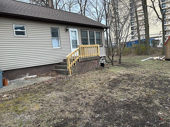 2nd image of 603 N Roosevelt Ave #2