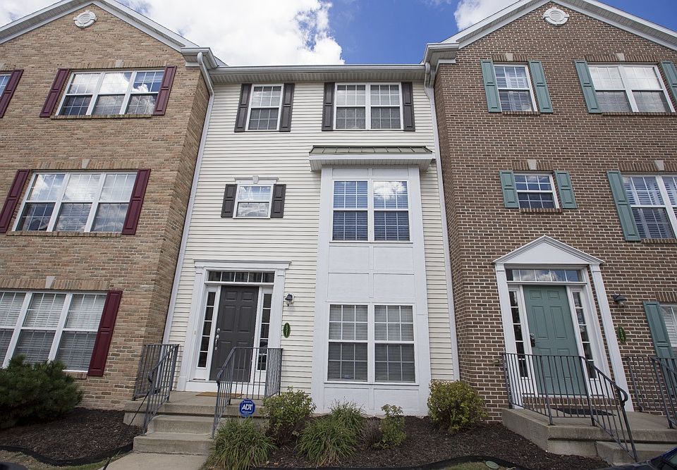 1st image of 121 Clancey St