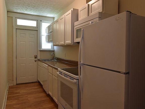 4th image of 443 E 15th Ave