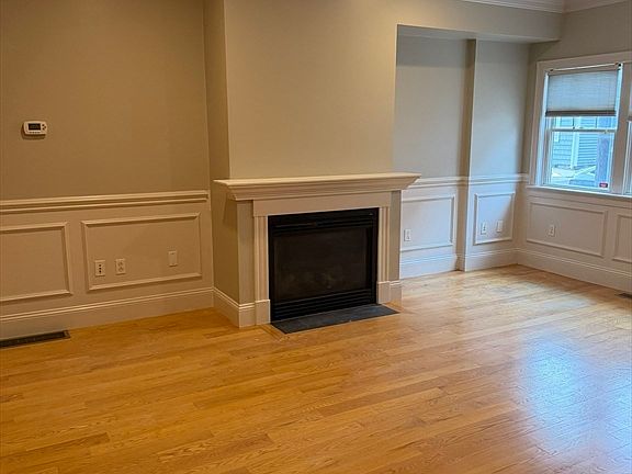 2nd image of 138 W 9th St Unit 2