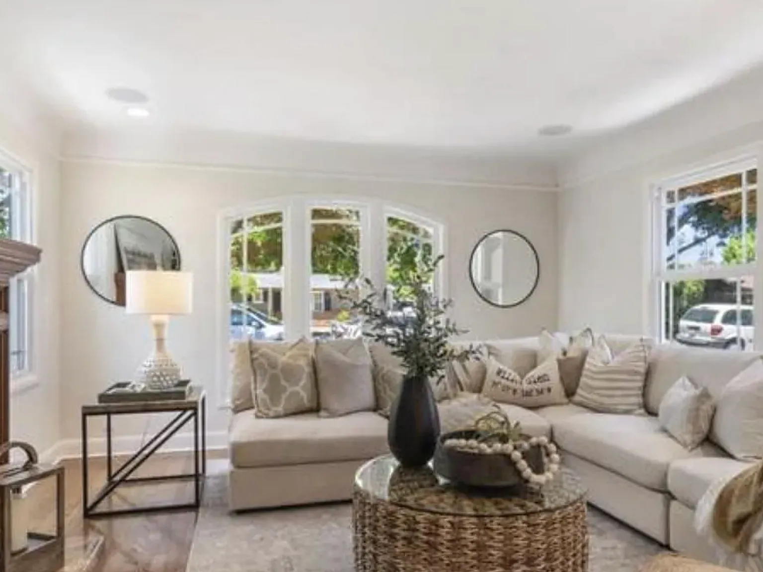 4 bed, 1968 sqft, $8,500 — Photo 1