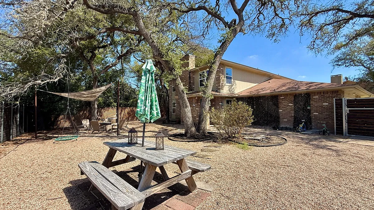 3 bed, 2.5 bath, 1646 sqft, $4,000 — Photo 3