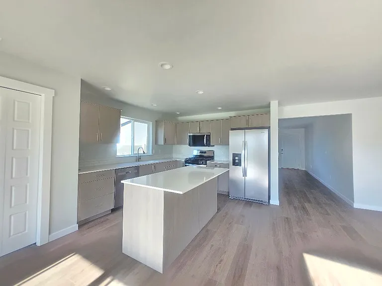 15276 Fuchsia Ave — Photo 3
